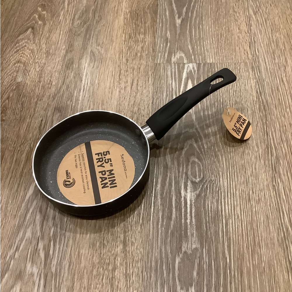 NWT, CUTE** - BLACK Sedona 5.5" Mini Fry pan | OFFERS WELCOME!